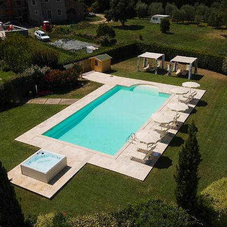 Le Colombaie Country Resort Ponsacco Bagian luar foto