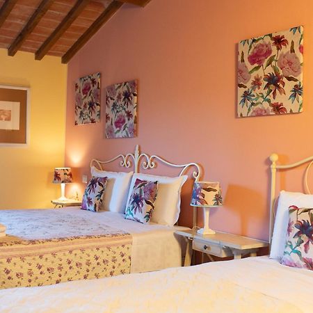Le Colombaie Country Resort Ponsacco Bagian luar foto