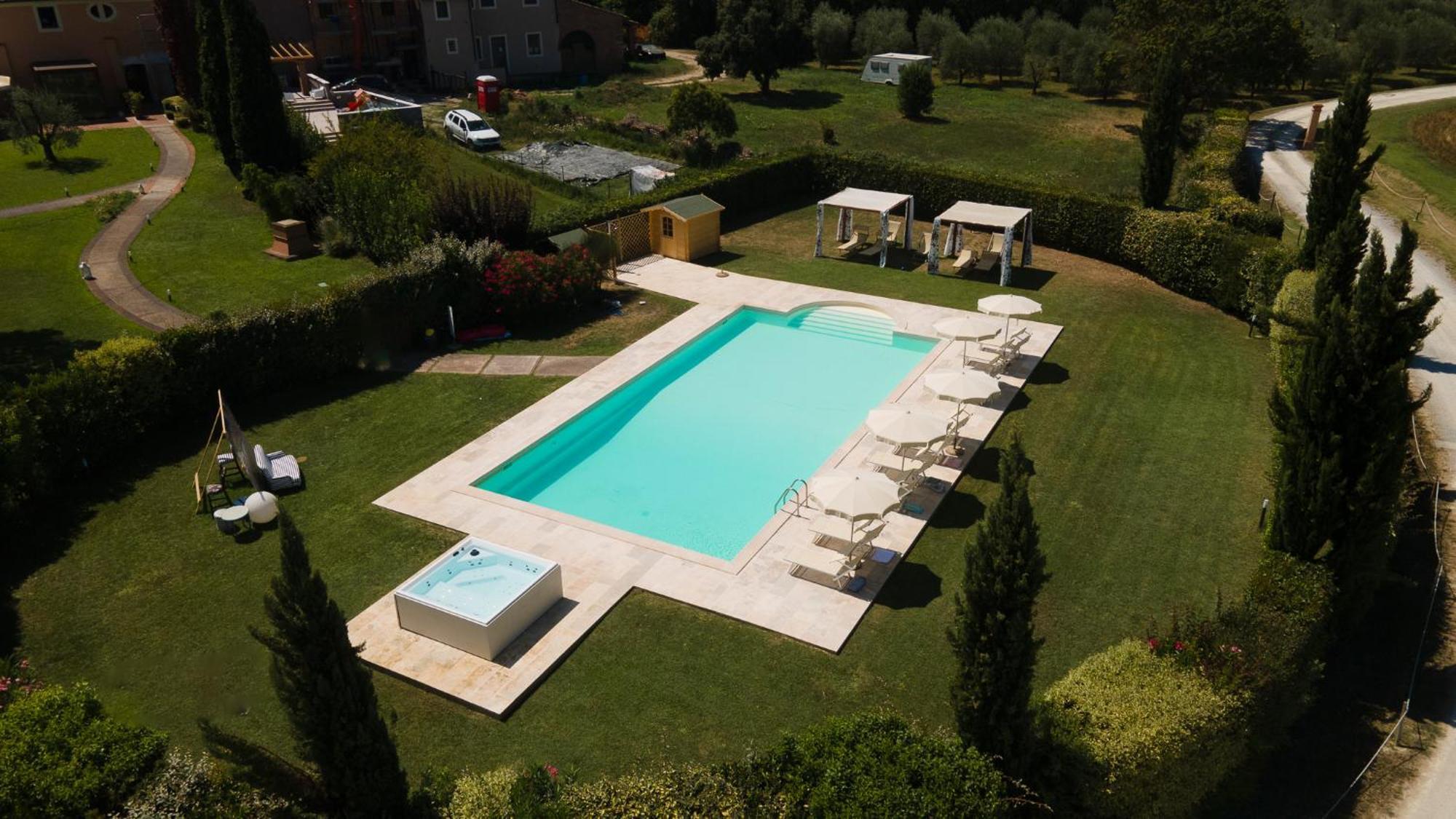 Le Colombaie Country Resort Ponsacco Bagian luar foto