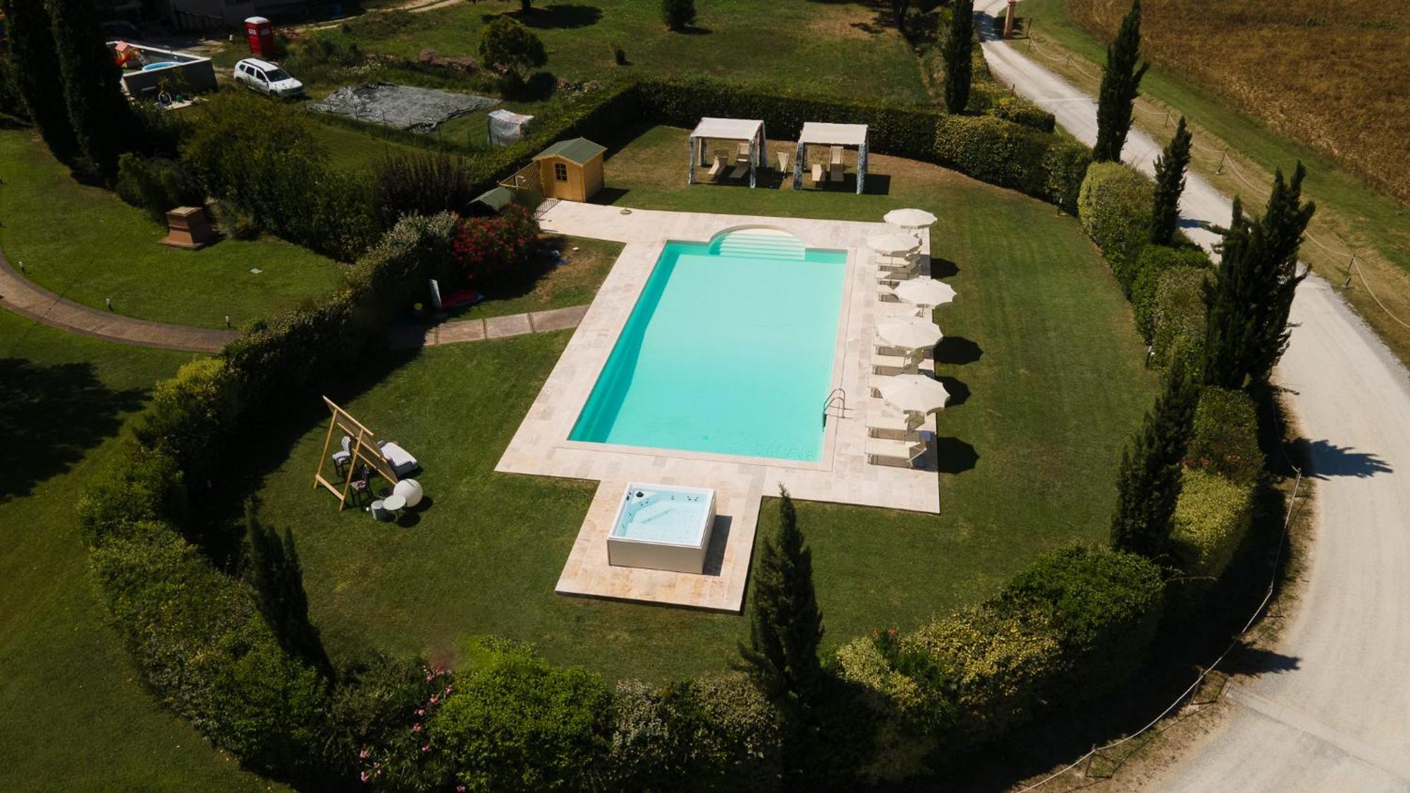 Le Colombaie Country Resort Ponsacco Bagian luar foto