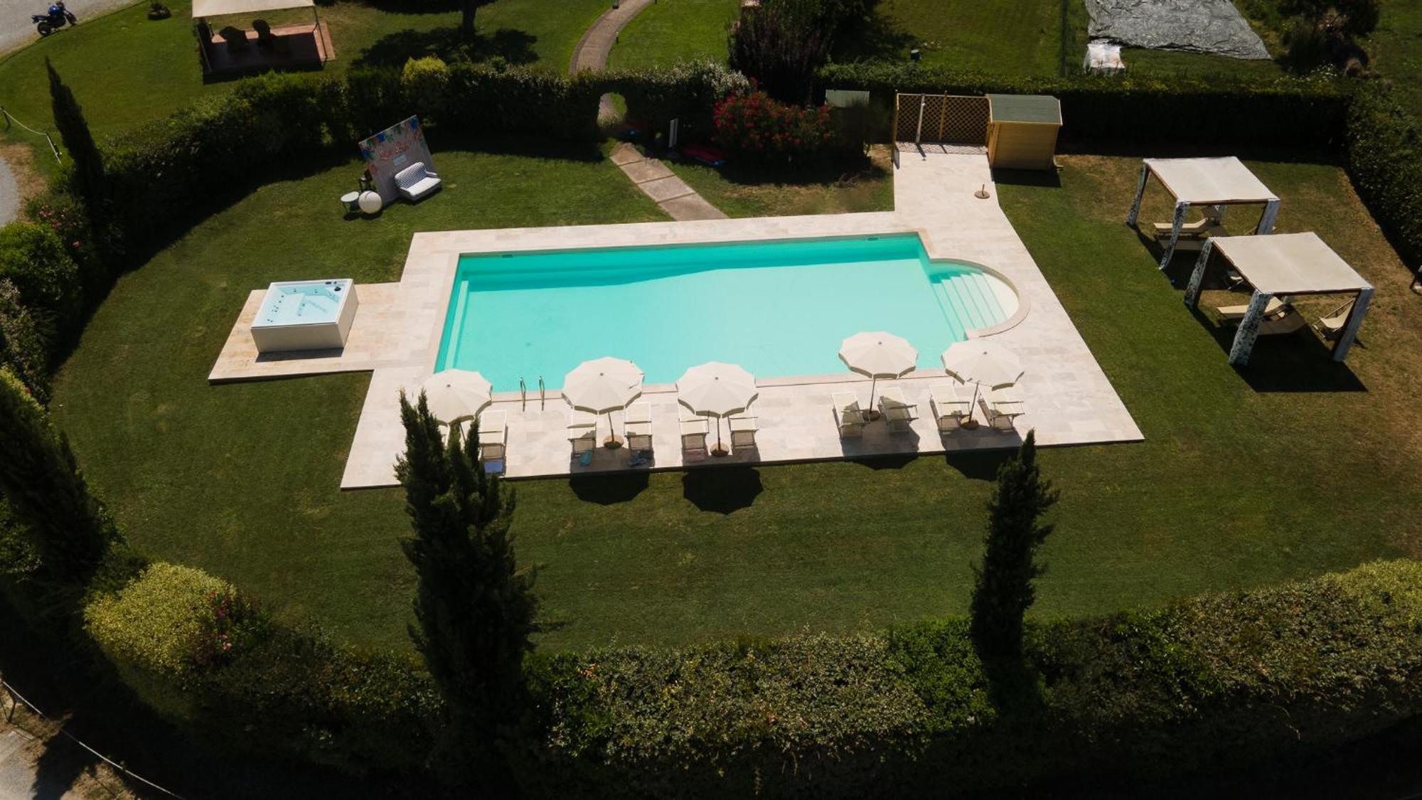 Le Colombaie Country Resort Ponsacco Bagian luar foto