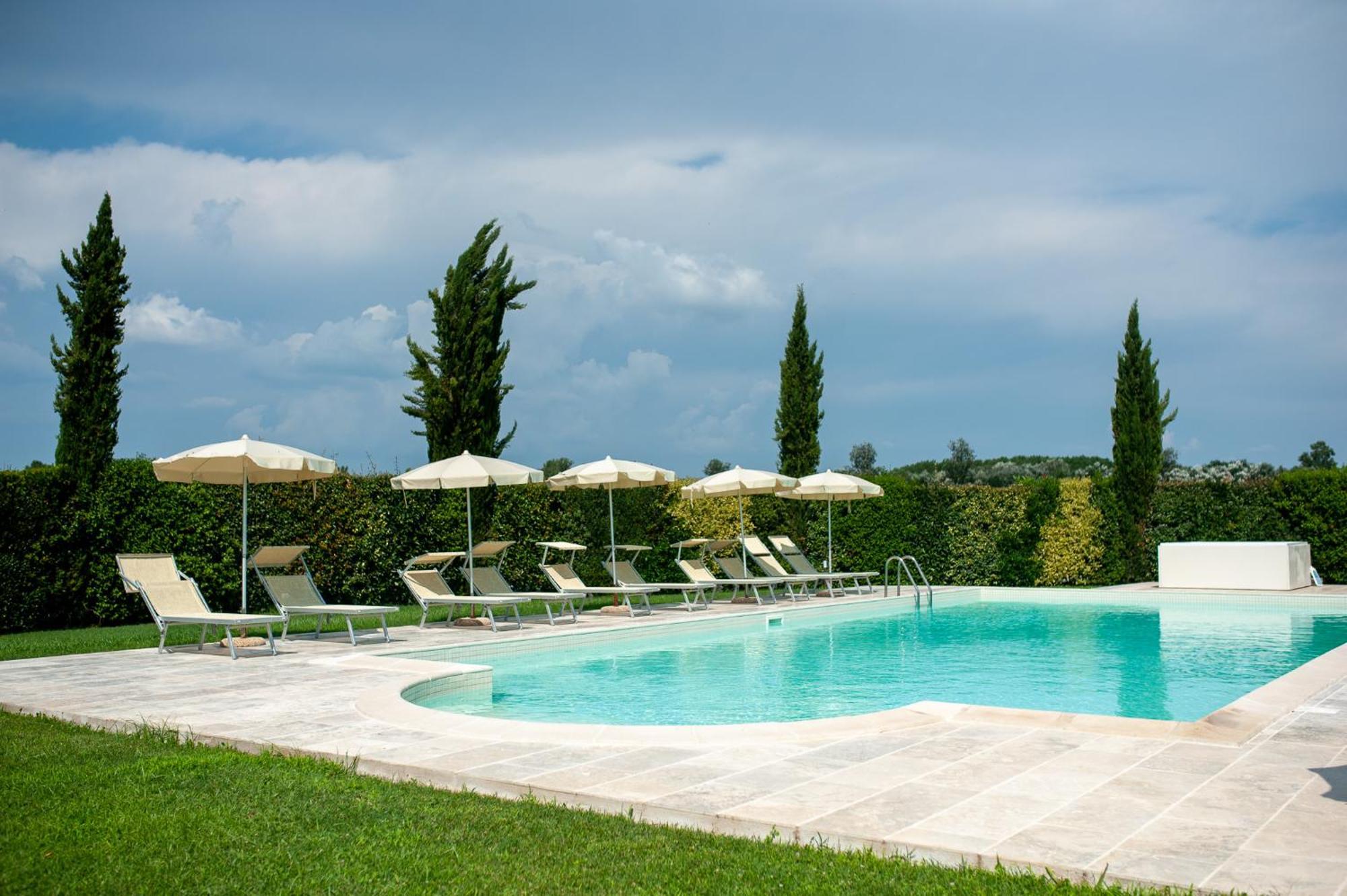 Le Colombaie Country Resort Ponsacco Bagian luar foto