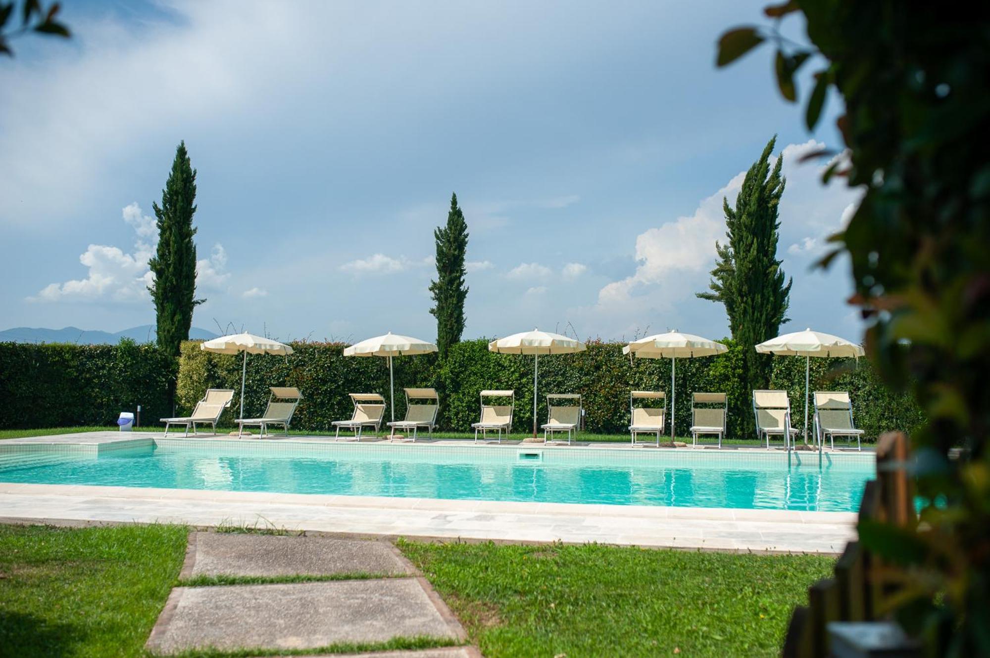 Le Colombaie Country Resort Ponsacco Bagian luar foto