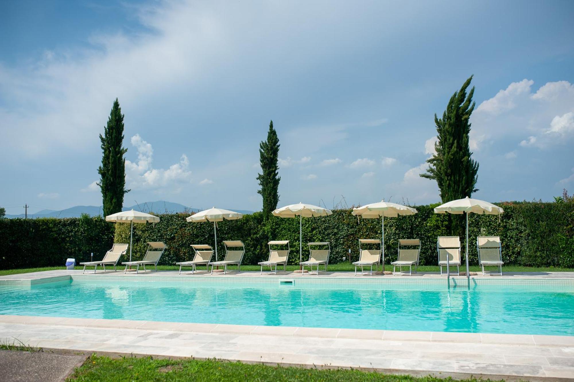 Le Colombaie Country Resort Ponsacco Bagian luar foto