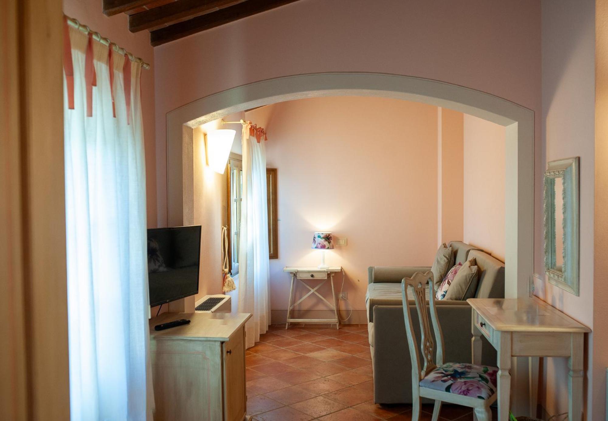 Le Colombaie Country Resort Ponsacco Bagian luar foto