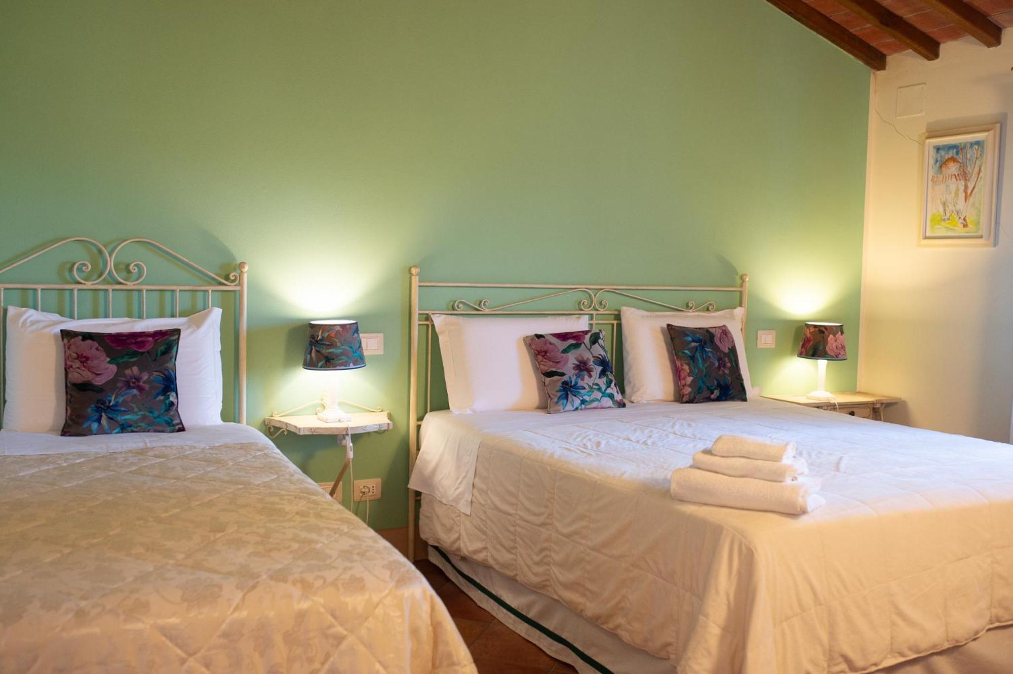 Le Colombaie Country Resort Ponsacco Bagian luar foto