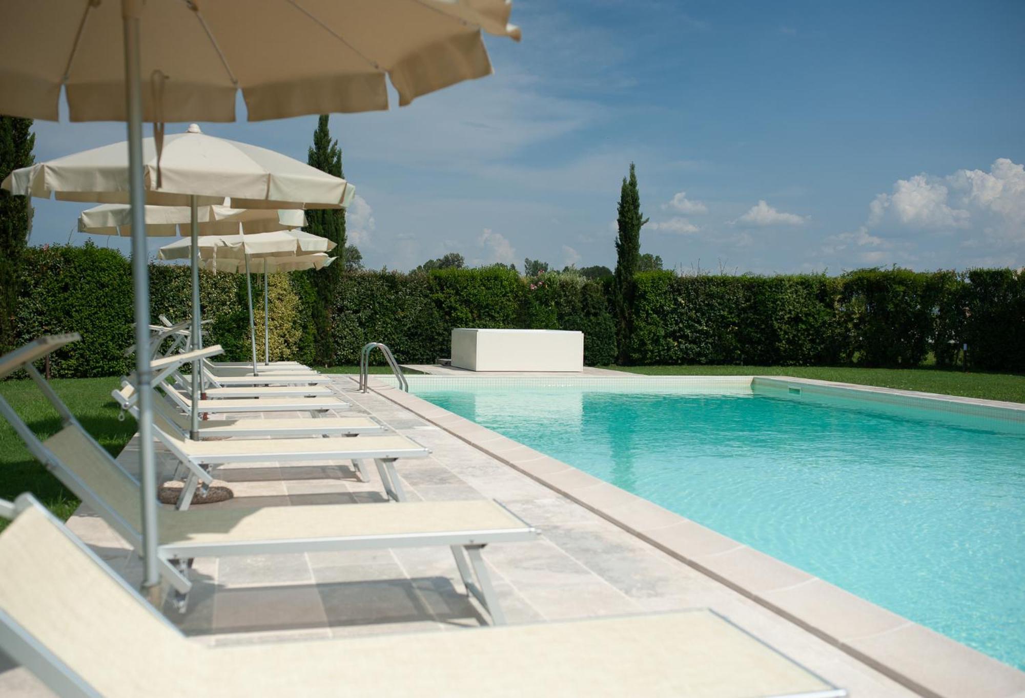 Le Colombaie Country Resort Ponsacco Bagian luar foto